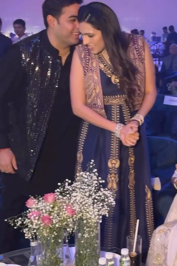 Mukesh Ambani family enjoys at friends wedding Photos 4