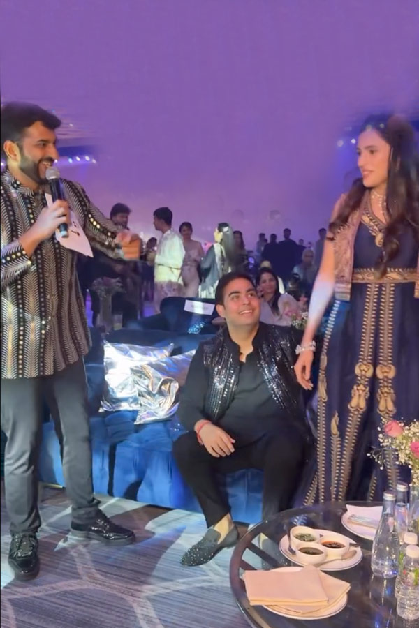 Mukesh Ambani family enjoys at friends wedding Photos 6