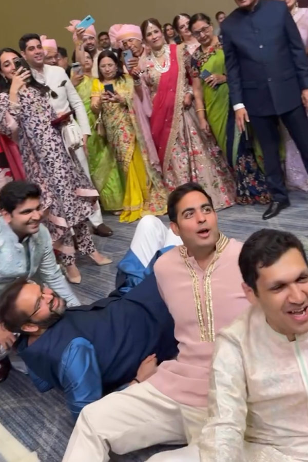 Mukesh Ambani family enjoys at friends wedding Photos 9