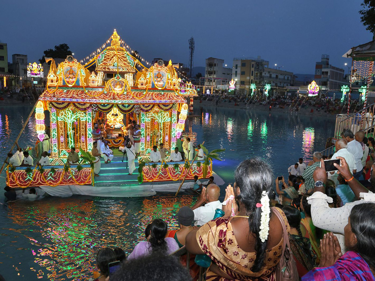 Sri Padmavathi Ammavari Teppotsavam Tiruchanur Photos14