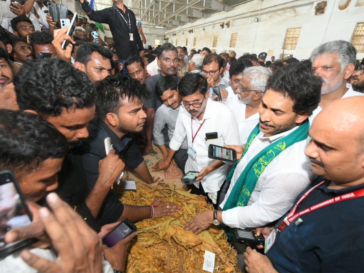 YS Jagan Visit Tobacco Farmers at Podili Prakasam District Photos10