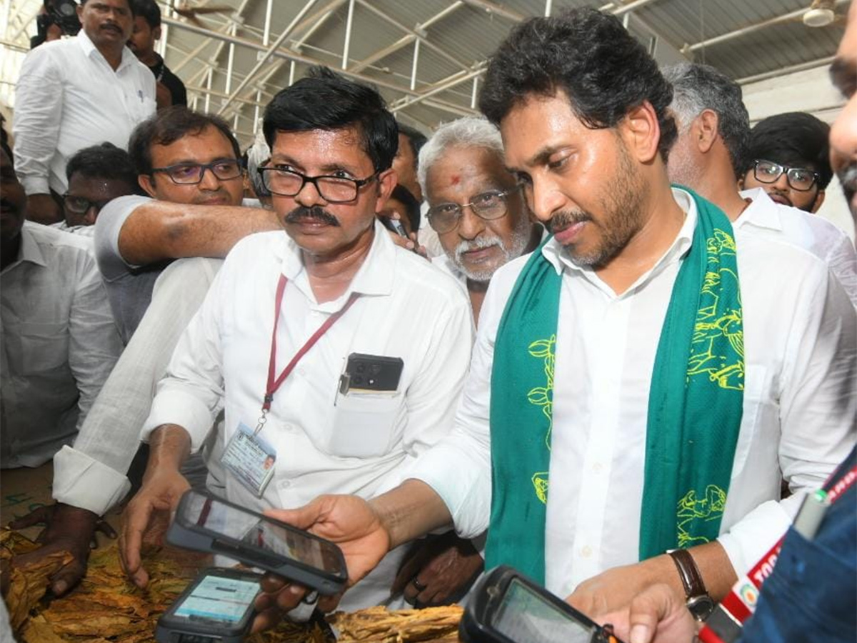 YS Jagan Visit Tobacco Farmers at Podili Prakasam District Photos14