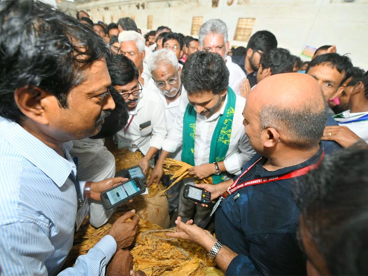 YS Jagan Visit Tobacco Farmers at Podili Prakasam District Photos17