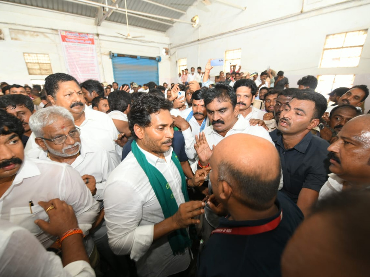 YS Jagan Visit Tobacco Farmers at Podili Prakasam District Photos20