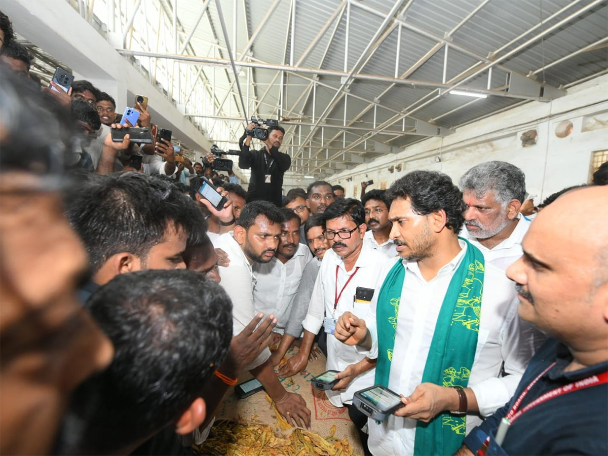 YS Jagan Visit Tobacco Farmers at Podili Prakasam District Photos5