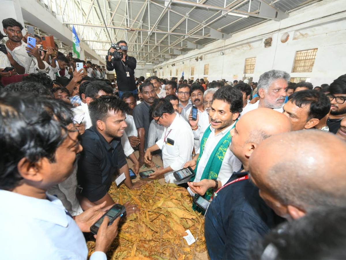 YS Jagan Visit Tobacco Farmers at Podili Prakasam District Photos9