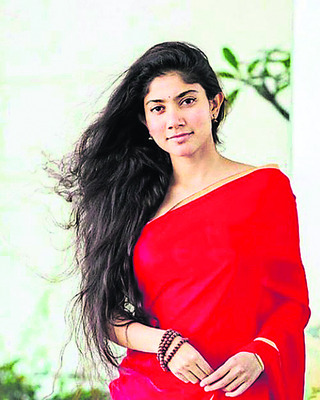 మిసెస్ అండ్ మిస్టర్ పోస్టర్ల ఆవిష్కరణ 1