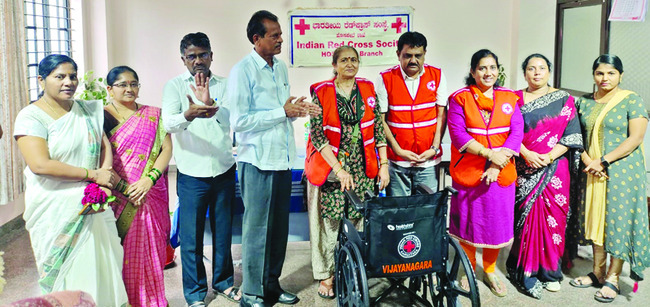 సీఎం, డీసీఎంలపై చర్యలేవీ? 1