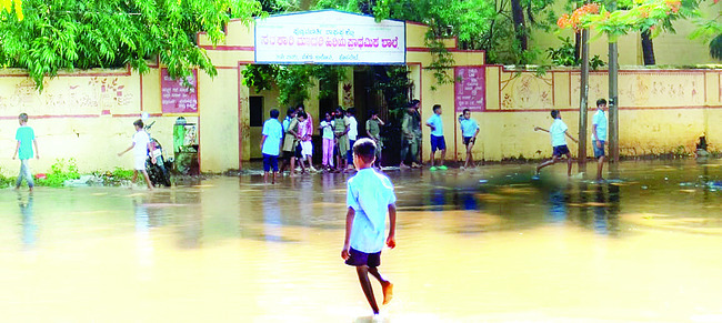 తడిసి ముద్దయిన రాయల నగరి 1