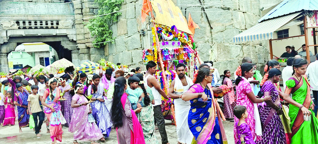 ఉన్నత విద్యకు పెద్ద పీట వేయాలి 1
