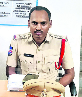 ● నేటి నుంచి పునఃప్రారంభం ● ముస్తాబైన పాఠశాలలు ● సిద్ధమ8