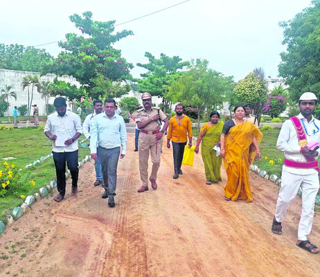 సెంట్రల్ జైలును సందర్శించిన జడ్జి
1