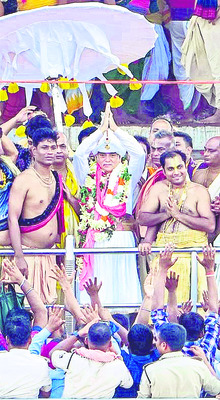 స్నానోత్సవం.. పులకించిన భక్తజనం1