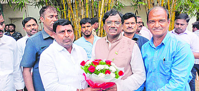 విద్యార్థులకు అభినందనలు 
1