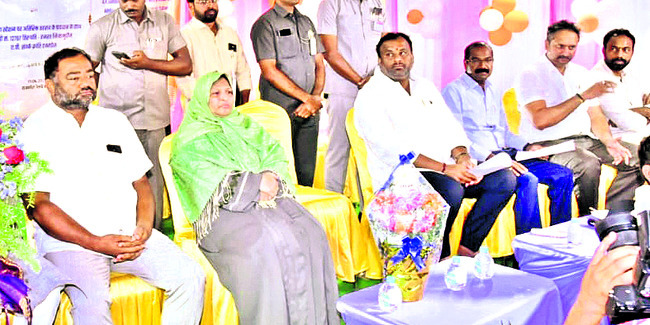 పట్టాలు తప్పిన ప్రొటోకాల్! 1