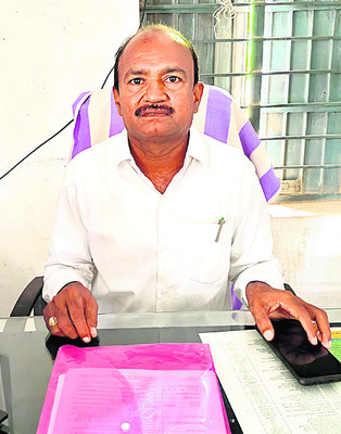 చెట్ల కిందనే చదువు
1