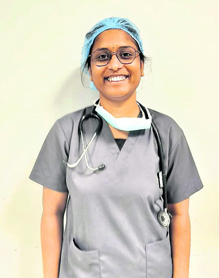 చెట్ల కిందనే చదువు
2