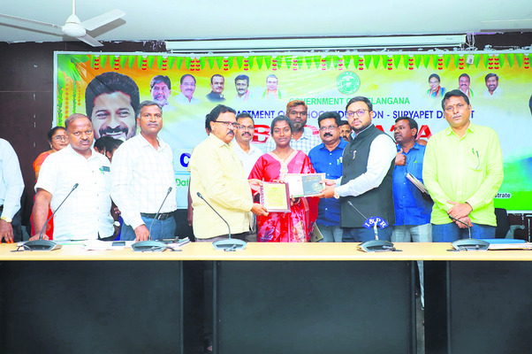 ఆకాశమే హద్దుగా విద్యార్థులు ప్రయత్నించాలి1