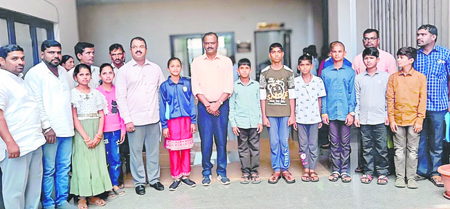 విద్యార్థులకు అభినందనలు 
2