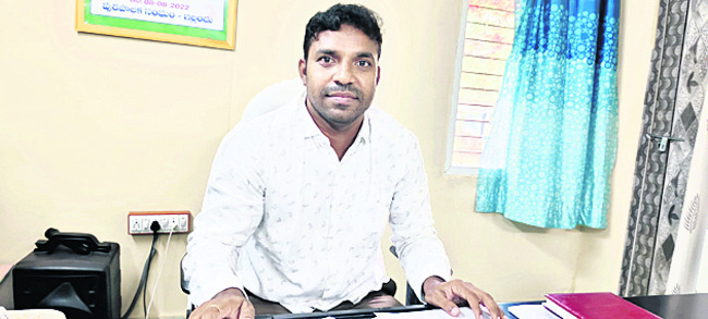 అన్నయ్య సైకిలెక్కి వెళ్లేవాడిని.. 
1