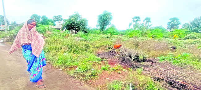 హామీలన్ని గాలికి.. 
1