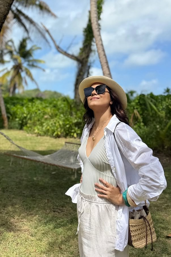 Actress Ritu Varma enjoying maldives vacation Photos3