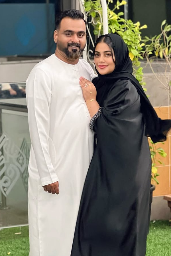 Actress poorna emotional post on wedding Anniversary Day Photos7