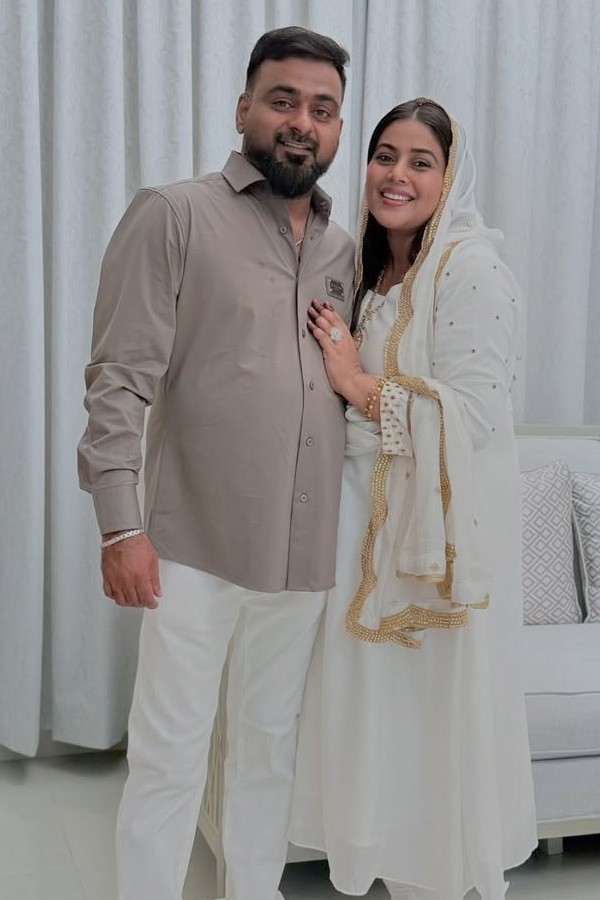 Actress poorna emotional post on wedding Anniversary Day Photos9