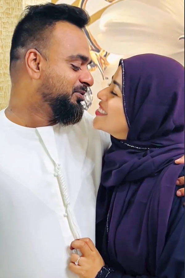 Actress poorna emotional post on wedding Anniversary Day Photos12