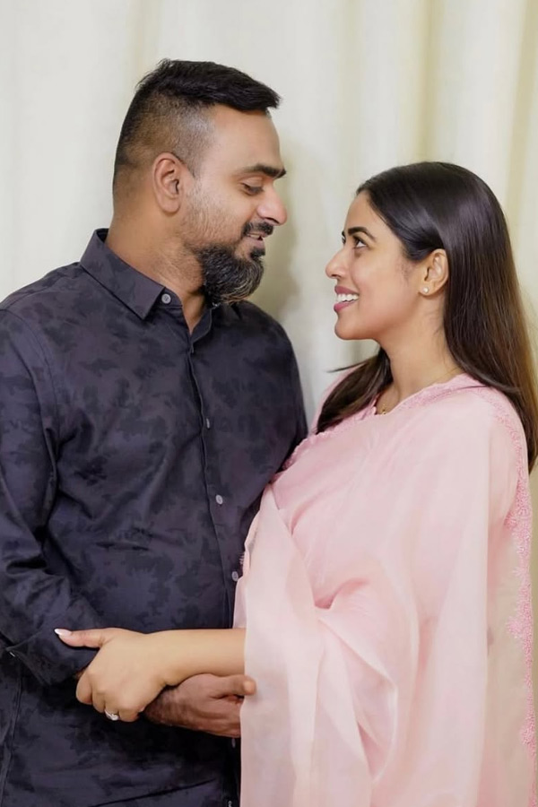 Actress poorna emotional post on wedding Anniversary Day Photos14