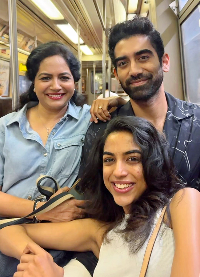 Tollywood Singer Sunitha's Daughter Graduation Day Celebrations Photos13