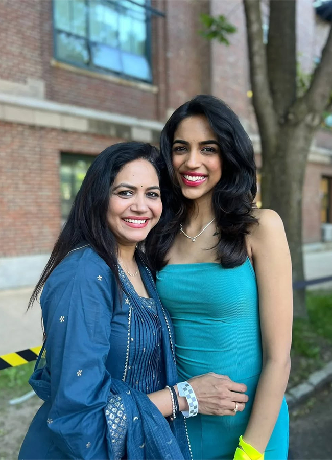 Tollywood Singer Sunitha's Daughter Graduation Day Celebrations Photos7
