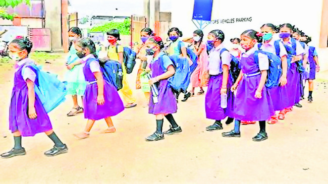 ● వైఎస్సార్సీపీ ప్రభుత్వంలో విద్యార్థులకు శుద్ధజలం 1