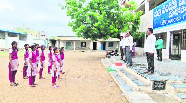 మోగిన బడిగంట..! 3