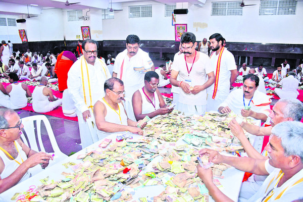 యాదగిరీశుడి సేవలో హిమాచల్ప్రదేశ్ సీఎస్1