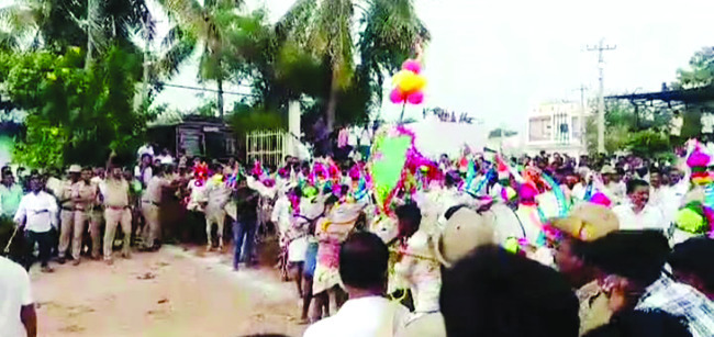 కన్నుల పండువగా కారుపౌర్ణమి 1