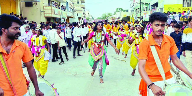 అమోఘం.. ముంగారు కళా వైభవం 2