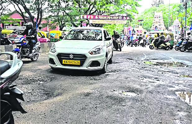 రాజధాని రోడ్ల సొగసు చూడతరమా?1
