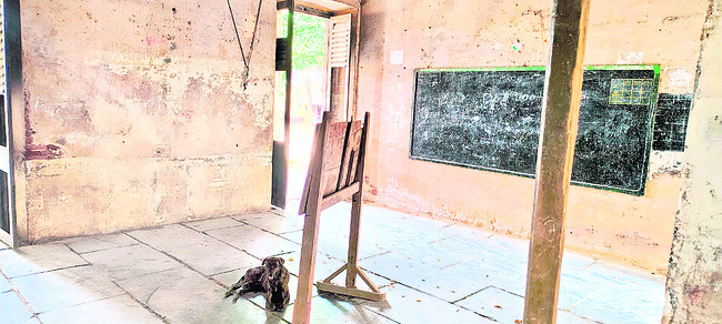 మద్యం వ్యాన్‌ బోల్తా..
7