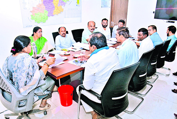 ఎయిర్పోర్ట్ రోడ్లకు ప్రతిపాదనలు సిద్ధం చేయాలి1