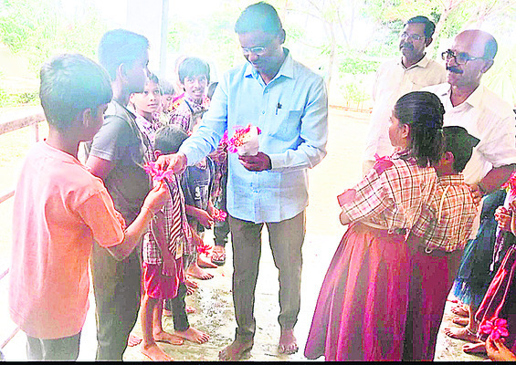 బడి.. విద్యార్థుల సందడి1