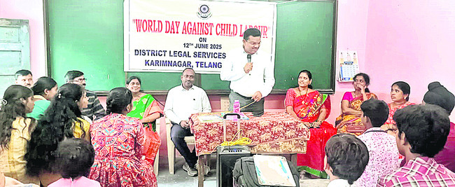 విద్యార్థులు చదువుపై దృష్టి పెట్టాలి2
