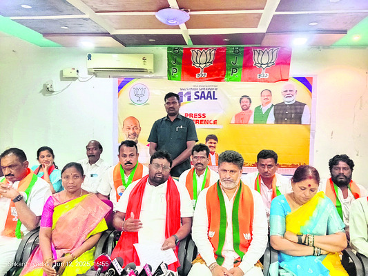 విద్యార్థులు చదువుపై దృష్టి పెట్టాలి1