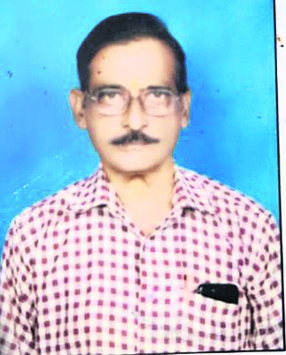 స్కూటీని ఢీకొట్టిన లారీ1