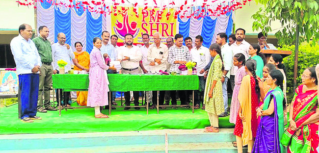 ఉత్సాహంగా బడికి..4