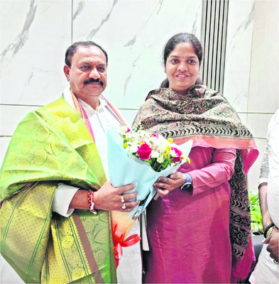 టీపీసీసీ అధ్యక్షుడిని కలిసిన ఎమ్మెల్యే 1