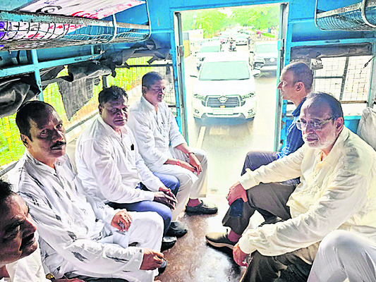 ప్రభుత్వ వైఫల్యాలపై ఆందోళన 1