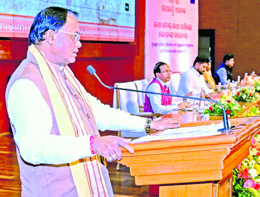ఆదర్శ గ్రామాలుగా ప్రముఖుల జన్మ స్థలాలు : సీఎం 1
