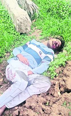 టైరు పేలి కారు బోల్తా..
1