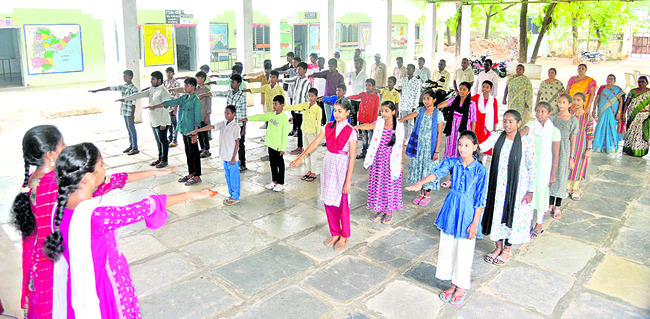 మోగిన బడిగంట1